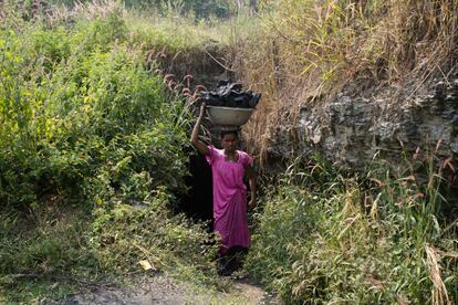 La dirección de Central Coalfield Limited (CCL), una de las empresas responsables de la gestión de canteras en Jharkhand y que facturó 328.000 euros el año pasado, se excusa en que es muy costoso sellar las minas.