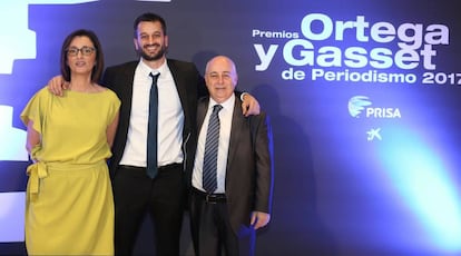 María Jesús Ibáñez, Guillem Sànchez y Jesús G. Albalat durante la gala de los Ortega y Gasset.