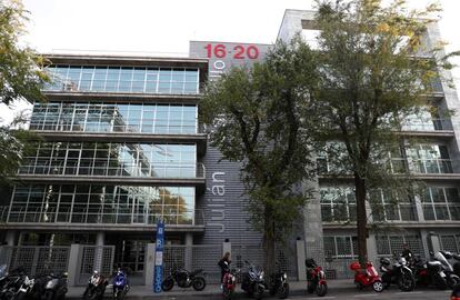 Edificio de oficinas en la calle Julián Camarillo de Madrid, inmueble que la socimi Meridia III saca a la venta. 