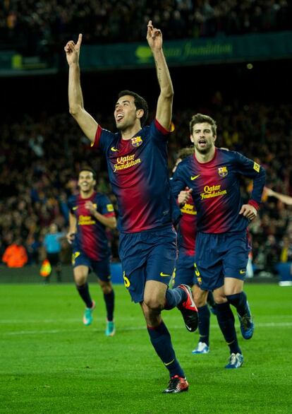 Sergio Busquets celebra su gol, el 2 a 1.