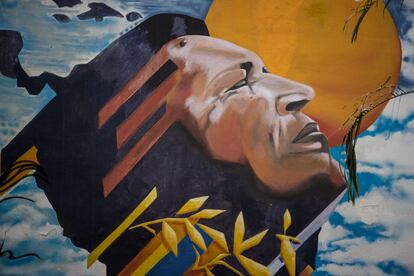 Un mural de Hugo Chávez en Caracas (Venezuela).