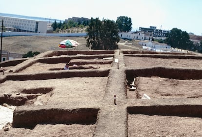 Excavaciones en el Cabezo de la Joya durante la década de los setenta. / CORTESÍA DE HUELVA TE MIRA