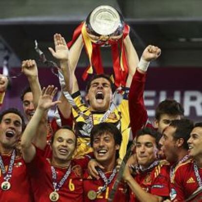 España agarra la hegemonía del fútbol