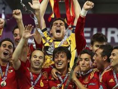 España agarra la hegemonía del fútbol