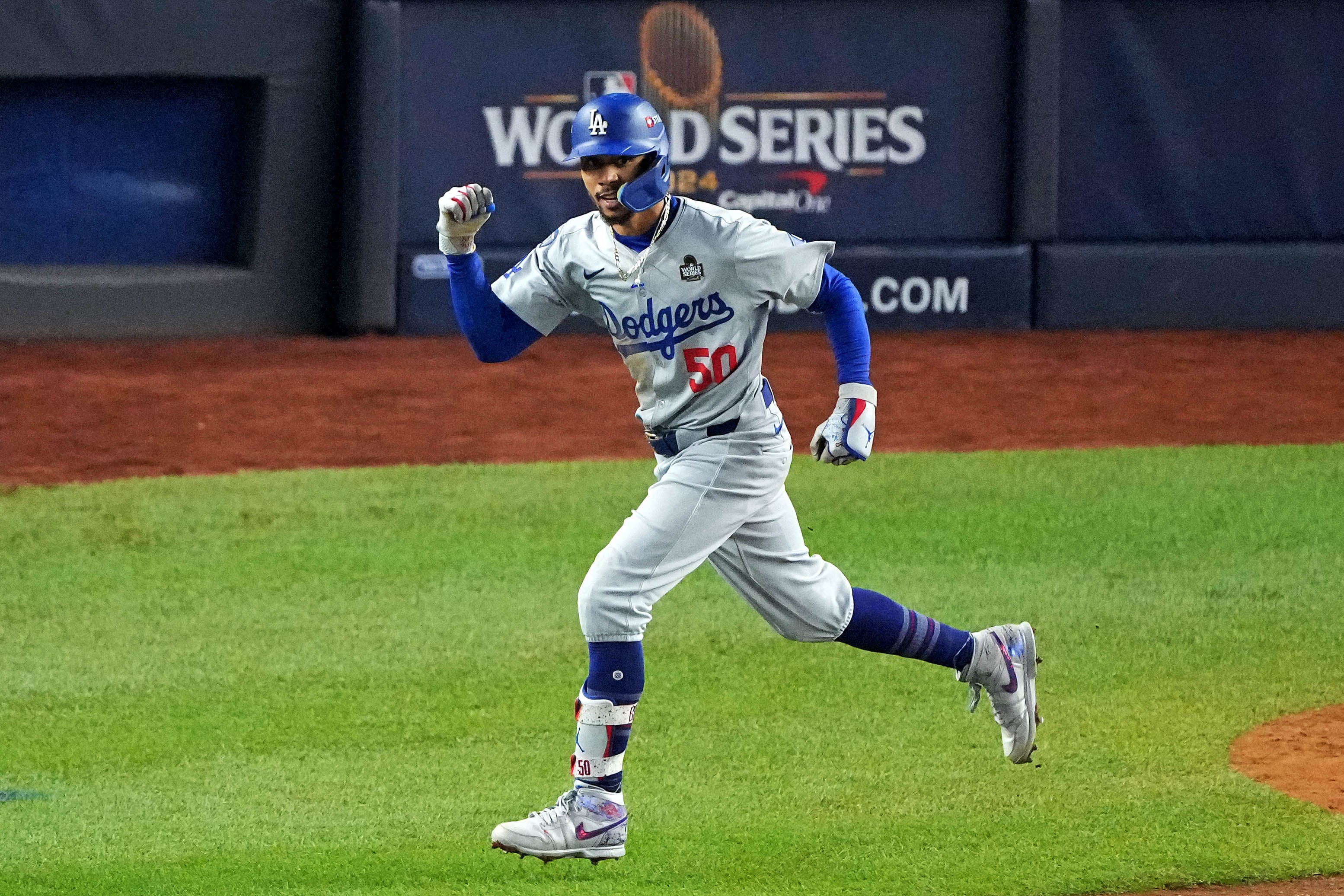 Los Dodgers conquistan su octava Serie Mundial en una noche llena de errores de los Yankees