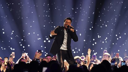 Chayanne en el escenario de los Premios Billboard de la Música Latina 2022 celebrados en el Watsco Center el 29 de septiembre de 2022 en Coral Gables, Florida.