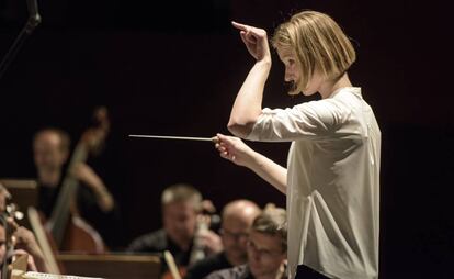 Joana Mallwitz dirigirá a la Filarmónica de Viena en la ópera 'Così fan tutte', de Mozart, que se estrenará en Salzburgo.