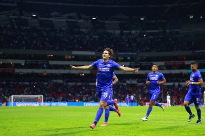 Los futbolistas del Cruz Azul celebran un gol en las semifinales de la Liga MX