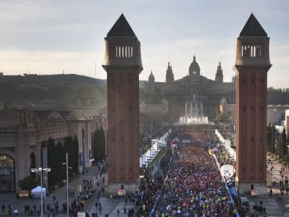 La avenida Reina Mar&iacute;a Cristina, durante una Marat&oacute;n de Barcelona.