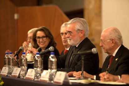 Mesa inaugural del congreso de la Asociacin de Academias. De derecha a izquierda: Jaime Labastida, Daro Villanueva, Rafael Tovar, Rebeca Grynspan y Felipe Garrido.