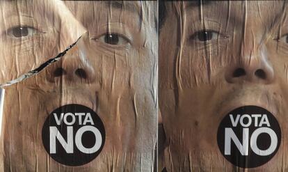 Carteles por el 'no' en el referéndum muestran el rostro de Matteo Renzi en Roma (Italia), este lunes.