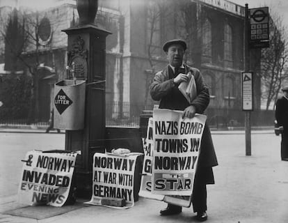 Un vendedor de periódicos en Londres, en torno a 1940.