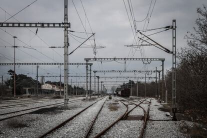 Las vías del tren en dirección a la estación de Idomeni y la frontera con Macedonia. (Febrero 2017)