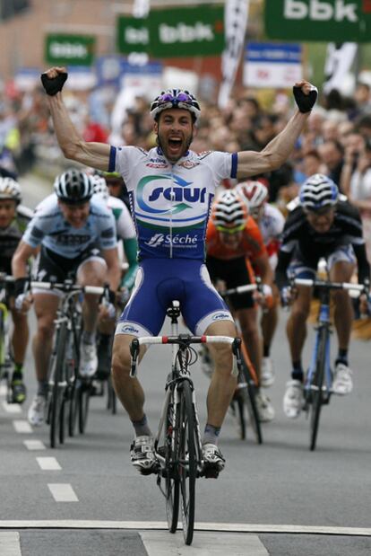 Jonathan Hiviert gana la Clásica Primavera de Amorebieta 2011.