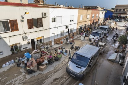 Vista general de una calle de la localidad de Orihuela (Alicante) en septiembre de 2019, tras cuatro días incomunicada.