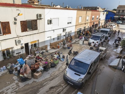 Vista general de una calle de la localidad de Orihuela (Alicante) en septiembre de 2019, tras cuatro días incomunicada.