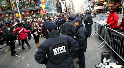 Agents del comando antiterrorista de la Policia de Nova York, aquest dijous a Times Square.