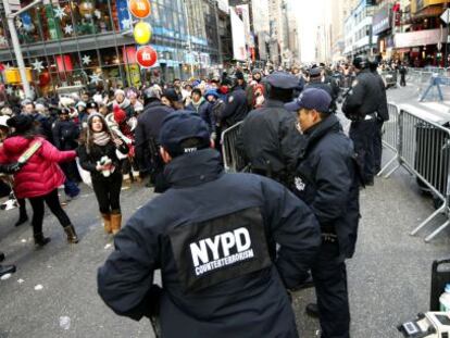 Agents del comando antiterrorista de la Policia de Nova York, aquest dijous a Times Square.