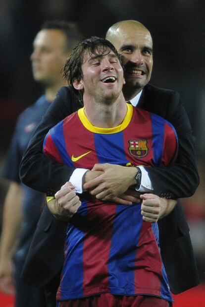 Guardiola hugs Messi after knocking Real Madrid out of the Champions League semifinals.