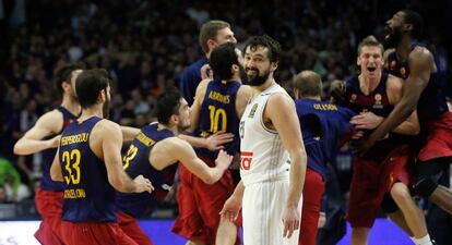 El Barça celebra el seu triomf en presència de Llull.