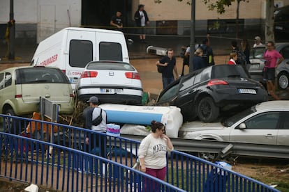 Daños causados por el paso de la dana en el barrio valenciano de La Torre, este miércoles. 