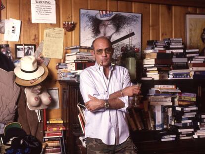 Hunter S. Thompson, fotografiado en su rancho de Colorado en 1990.