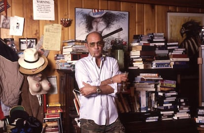 Hunter S. Thompson, fotografiado en su rancho de Colorado en 1990.