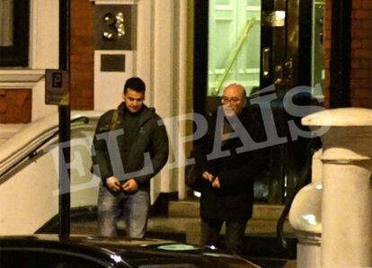 Oriol Soler (left) leaving the Ecuadorian embassy in London on November 9.