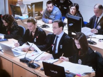 Del cabello de la víctima se recuperaron pupas de díptero que no habrían completado su ciclo si el cadáver no hubiese estado al aire, flotando en la superficie del pozo