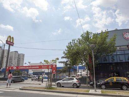 Una sede del San Lorenzo al lado del terreno del supermercado Carrefour en el que se construir&aacute; su nuevo estadio, en el barrio porte&ntilde;o de Boedo.