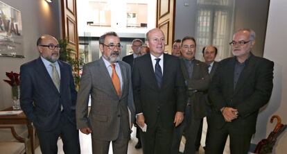 Los presidentes de Redit y Cierval, el consejero de econom&iacute;a y los l&iacute;deres de CC OO y UGT.
 
 