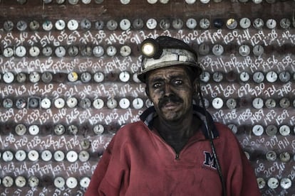 Excepto por un puñado de fábricas y comercios, la mayoría de la gente de la región trabaja en la industria del carbón. "Se gana mejor en las minas", comentan los mineros.