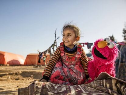 Las marionetas de Barrio Sésamo dan apoyo emocional a los niños sirios