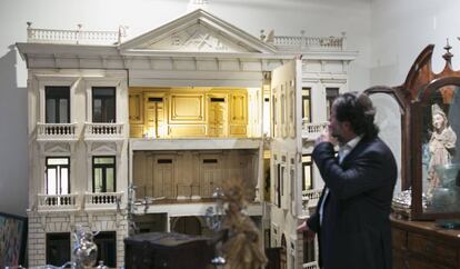 Casa de muñecas del siglo XIX que se vende en FAMA.