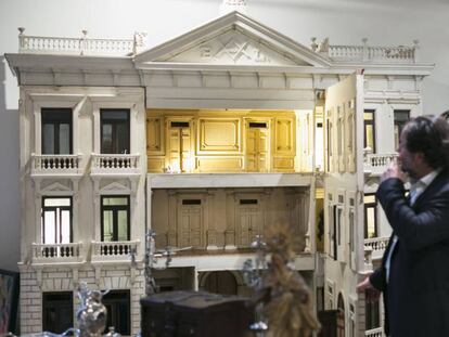 Casa de muñecas del siglo XIX que se vende en FAMA.