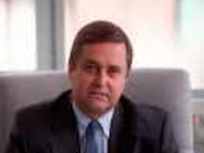 C. 127832-COLOR (10/7/00): MANUEL MARTIN, PRESIDENTE DE ASTRAZENECA. FOTO: CLAUDIO ALVAREZ