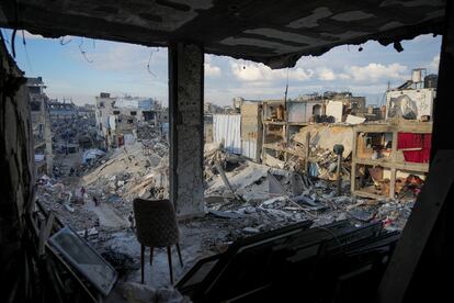 Vista de los edificios destruidos por la ofensiva israel en Yabalia (Gaza), este mircoles. 