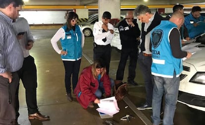 La policía de la Ciudad de Buenos Aires detiene al médico Ricardo Russo en el estacionamiento del Hospital Garrahan.