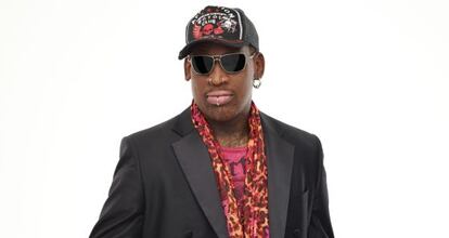 Dennis Rodman, con su característico estilismo de colores, ‘piercings’ y tatuajes, en 2012.