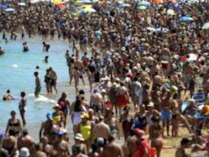 Playa de San Lorenzo en Gij&oacute;n este verano. 