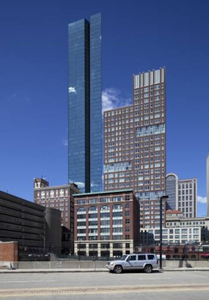 <strong>¡Ventana va!</strong> Tan pronto como se terminó de levantar en 1976 La Torre John Hancock [4], de I .M. Pei, en Boston, sus ventanas comenzaron a caerse. |