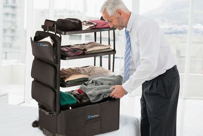 <b>Maleta con estantes.</b> Tu equipaje se convierte en un armario portátil y fácil de montar, en solo tres cómodos pasos. Precio: 310 euros. www.shelfpack.com