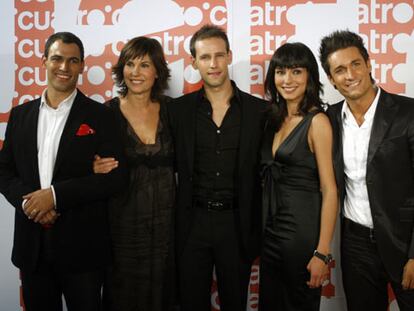 Concha García Campoy, junto a algunos de los colaboradores de su magacín. De izquierda a derecha, Darío Barrio, Gonzalo Miró, Marta Fernández y Aitor Trigos.