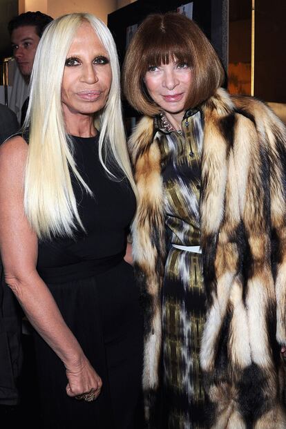 Donatella Versace posa con Anna Wintour.