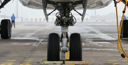 Tren de aterrizaje de un avión de Boeing