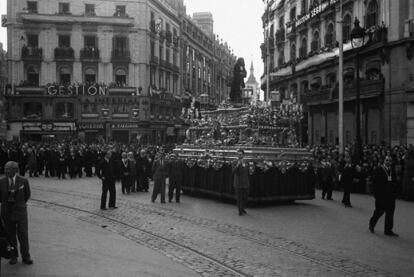 Exposición <i>Tras los pasos de las cofradias. 110 imágenes y documentos de la Semana Santa madrileña</i>.