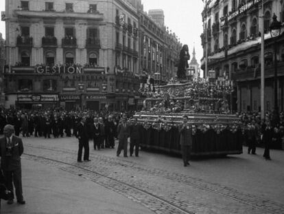 Exposición <i>Tras los pasos de las cofradias. 110 imágenes y documentos de la Semana Santa madrileña</i>.