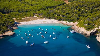 La playa de Trebalúger, en Menorca.