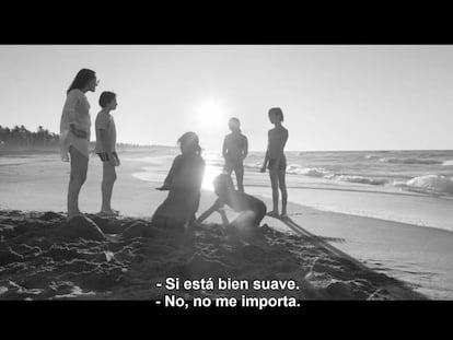 Una imagen de 'Roma', de Alfonso Cuarón, con subtítulos literales.