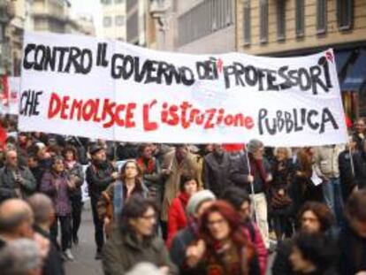 Mas de 100 manifestaciones en Italia por los paros parciales generales